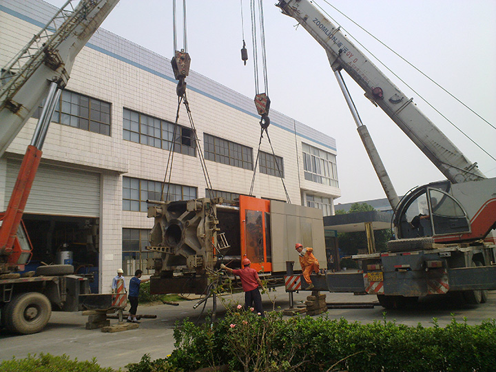 模具加工設(shè)備…